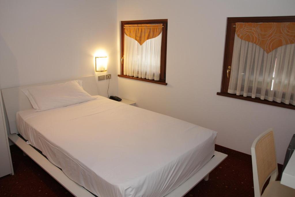 Hotel & Wellness Antico Borgo Torricella San Vito al Tagliamento Room photo