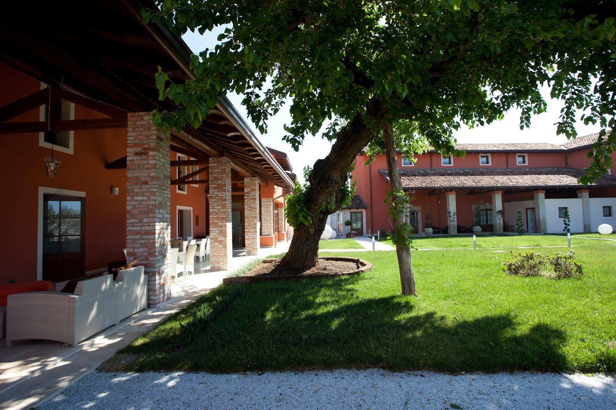 Hotel & Wellness Antico Borgo Torricella San Vito al Tagliamento Exterior photo