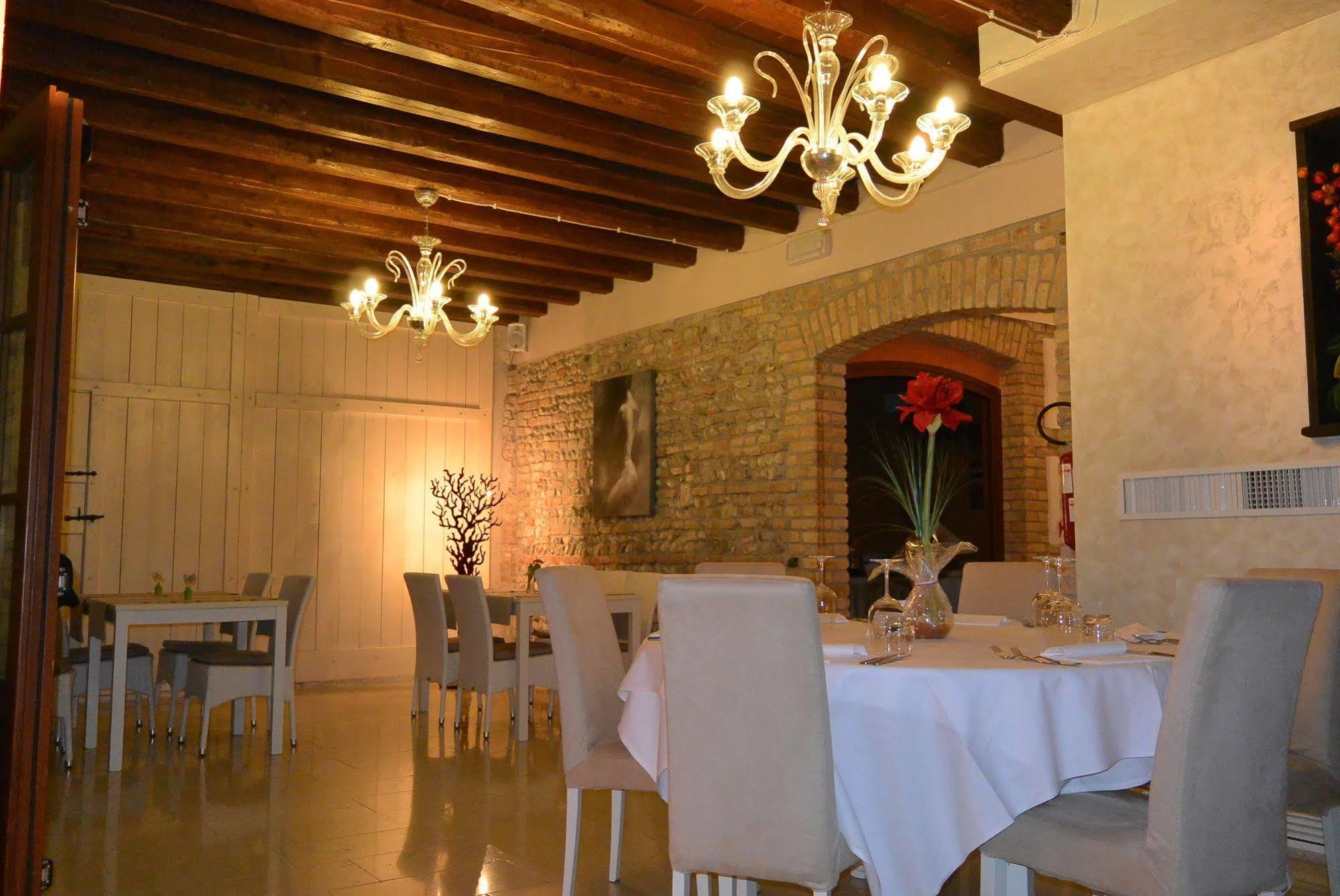 Hotel & Wellness Antico Borgo Torricella San Vito al Tagliamento Exterior photo