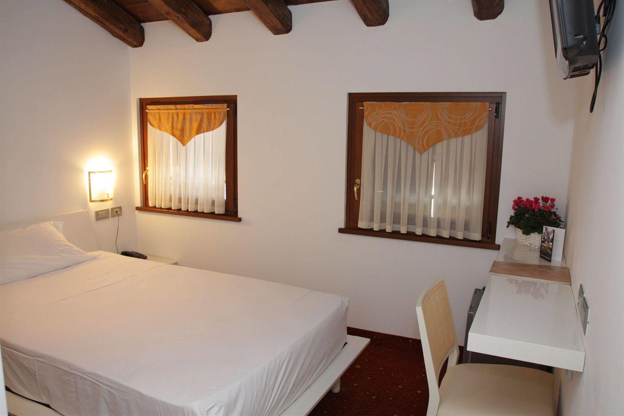 Hotel & Wellness Antico Borgo Torricella San Vito al Tagliamento Exterior photo