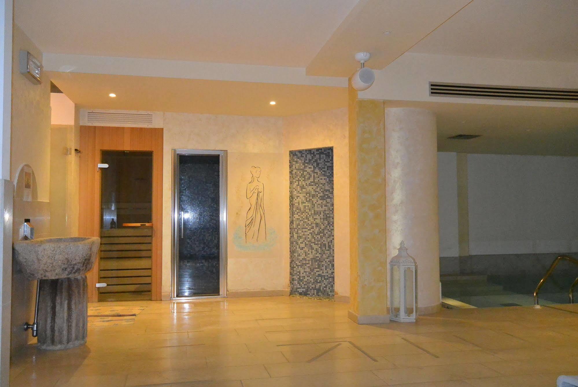 Hotel & Wellness Antico Borgo Torricella San Vito al Tagliamento Exterior photo