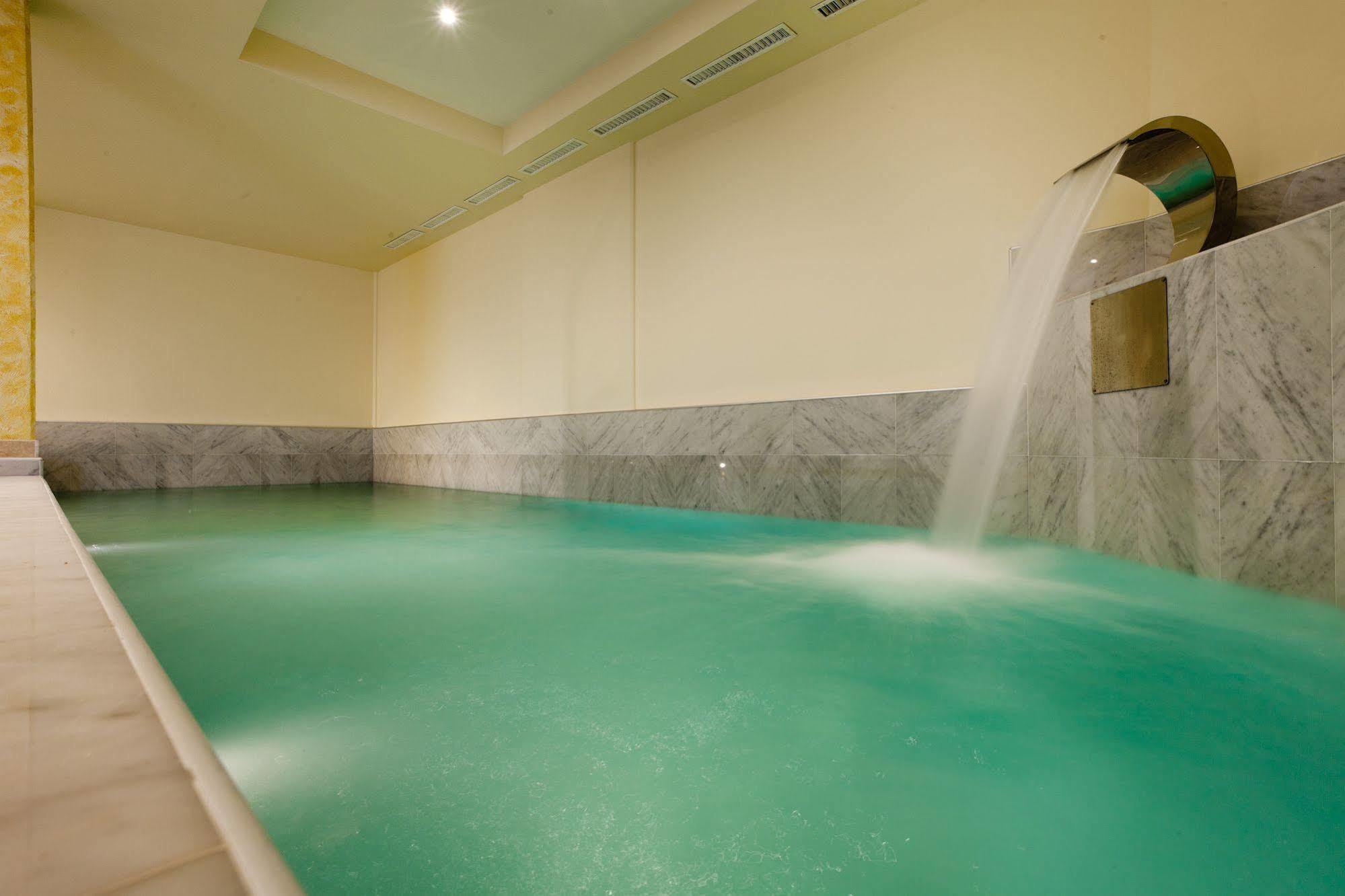 Hotel & Wellness Antico Borgo Torricella San Vito al Tagliamento Exterior photo